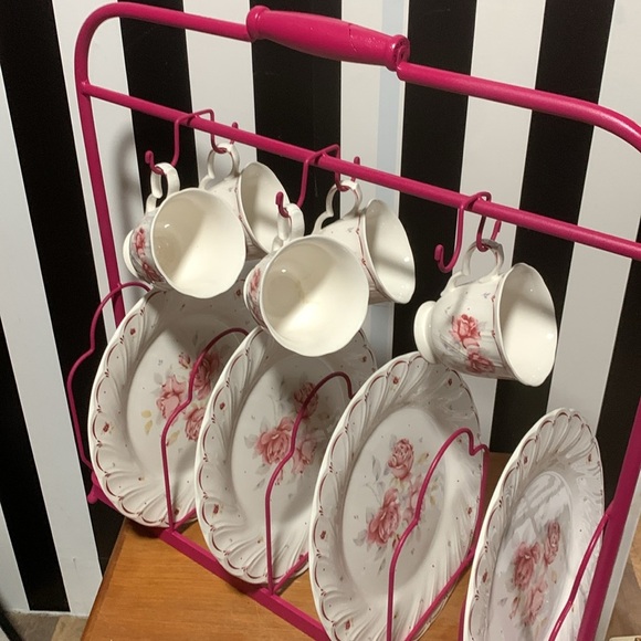 16 PC Vintage Dinner Plate /Mugs/Saucers Roses Floral & a Hot Pink Display Rack - Picture 17 of 17